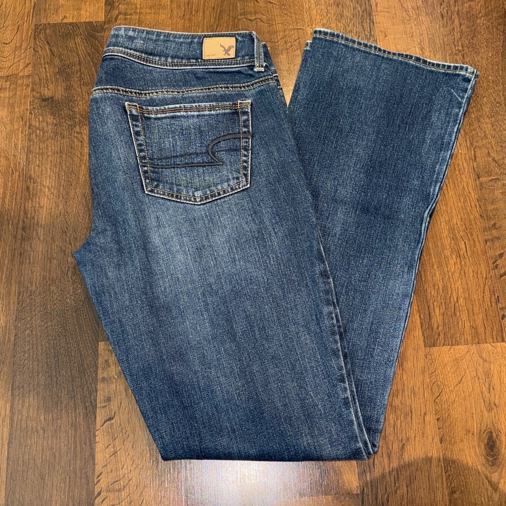 American Eagle women's sz 10L kick boot stretch slightly distressed jeans